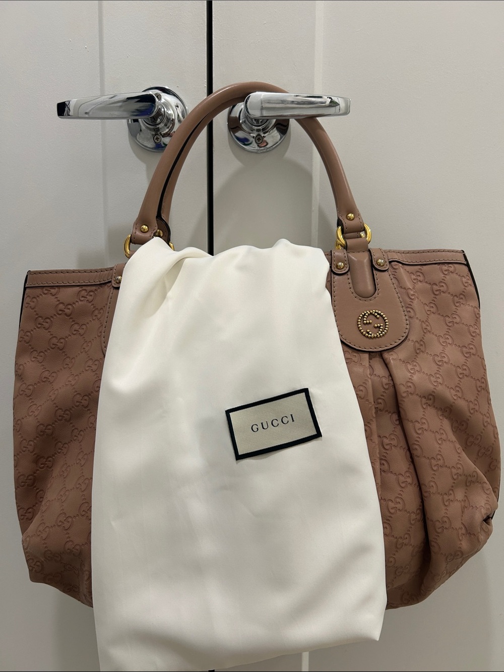 Gucci Large Guccissima Scarlett Studded Tote Bag - Picture 16 of 17